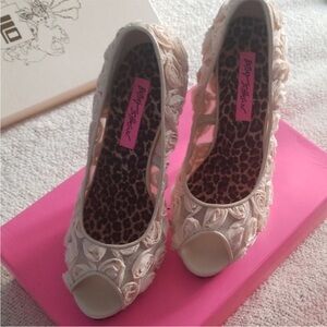 Elegant Beige Peep-Toe Women's Shoes